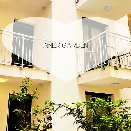 Matyas Corner Square Ii アパート *